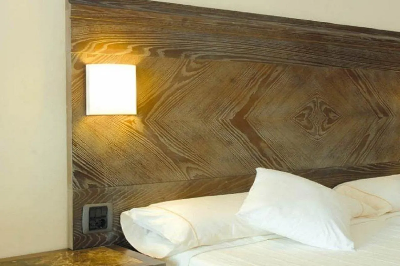 Hotel Beachclub Font de Sa Cala 4*,